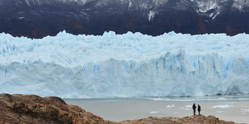 エル・カラファテ：ペリト・モレノ氷河の氷壁