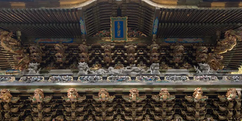 日光：日光東照宮の陽明門の彫刻