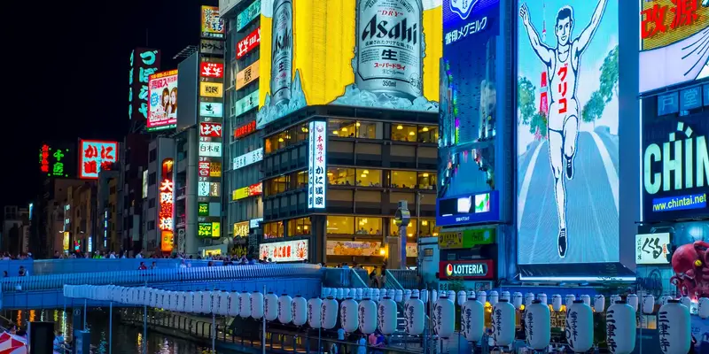 大阪：夜の道頓堀と看板