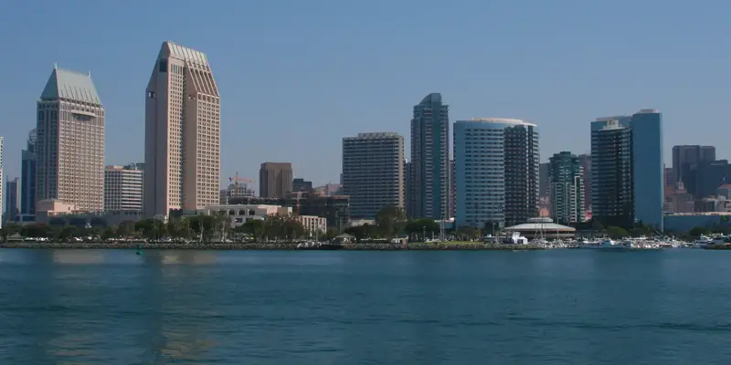 San Diego: Les tours du centre-ville, depuis l'autre rive de la baie de San Diego
