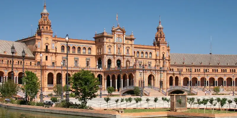 Séville: La Plaza de España, construite pour l'exposition de 1929
